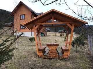 Гостевой дом Kozichky Guest House Татаров Номер с кроватью размера «king-size» и видом на горы-9
