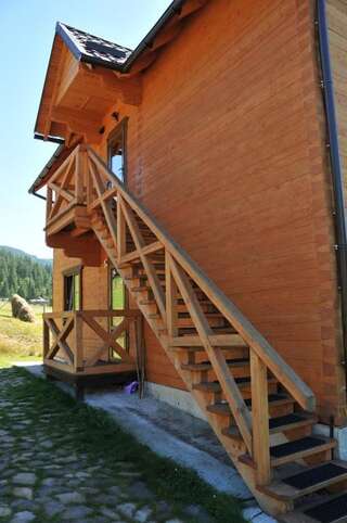 Гостевой дом Kozichky Guest House Татаров Номер с кроватью размера «king-size» и видом на горы-11